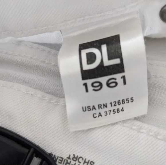 DL1961 Karlie Boyfriend Short Socal Size 28 - Picture 4 of 6